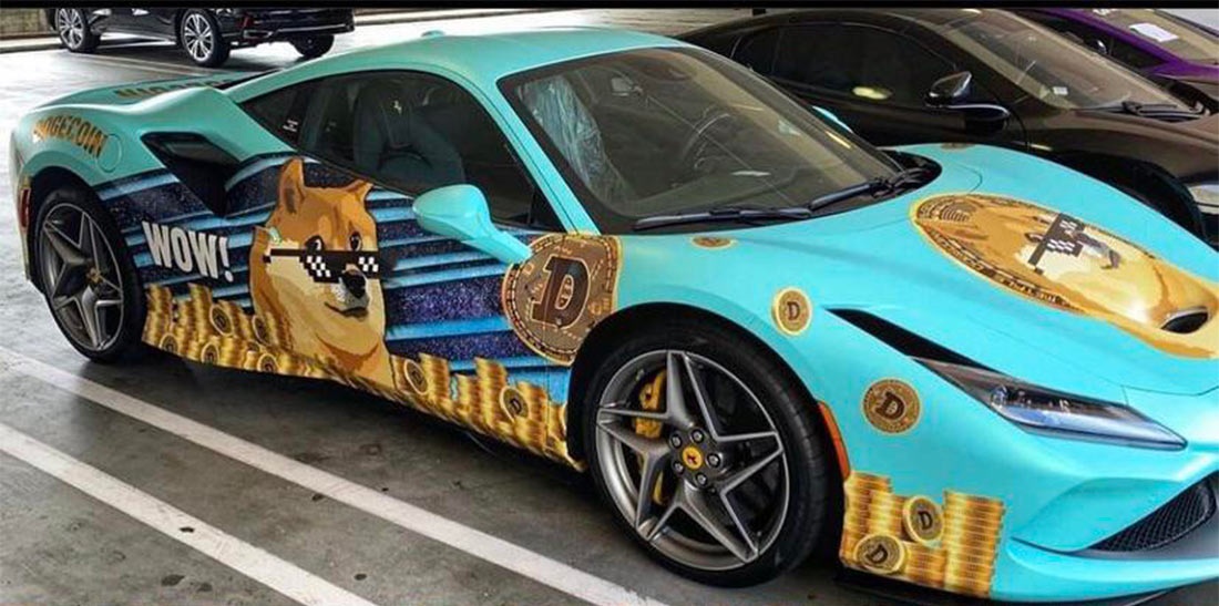 Chiếc Ferrari F8 Tributo được dán decal hình Dogecoin ảnh 2 Chiec Ferrari F8 Tributo duoc dan decal hinh Dogecoin anh 2
