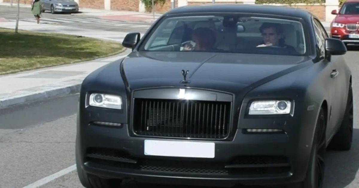 Tien dao Duc lep ve hon tien dao Phap o muc do choi xe anh 18