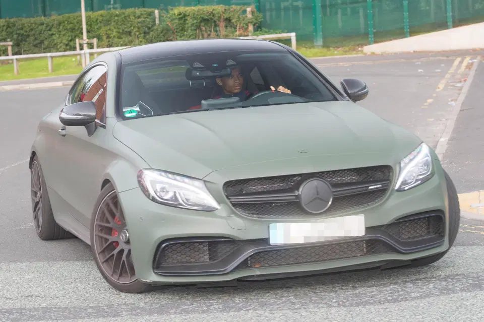 Tien dao Duc lep ve hon tien dao Phap o muc do choi xe anh 2