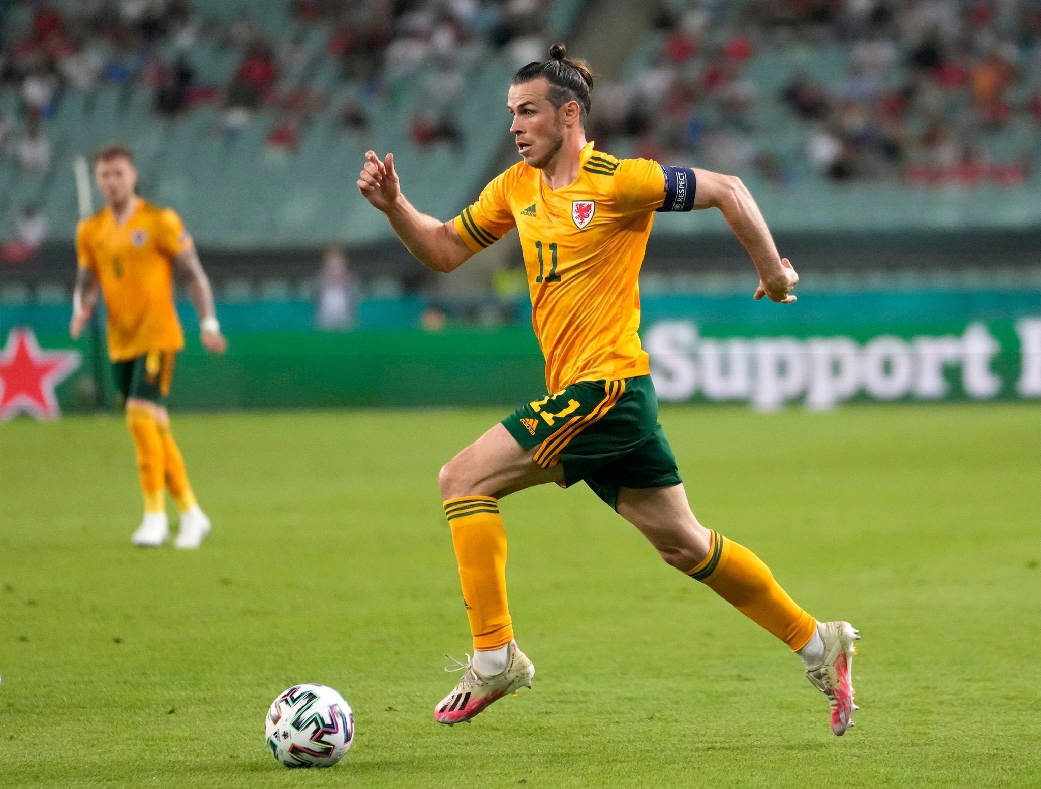 Gareth Bale va cau chuyen ve bo doi sieu xe Italy hinh anh