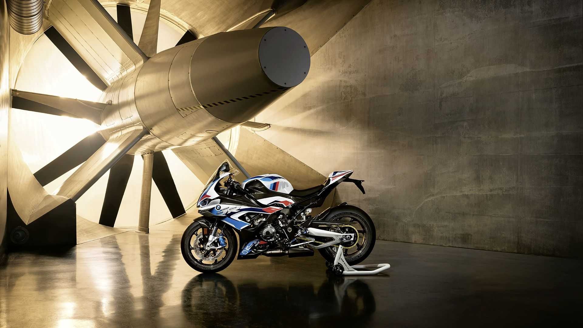 BMW M 1000 RR ra mat tai Philippines anh 10