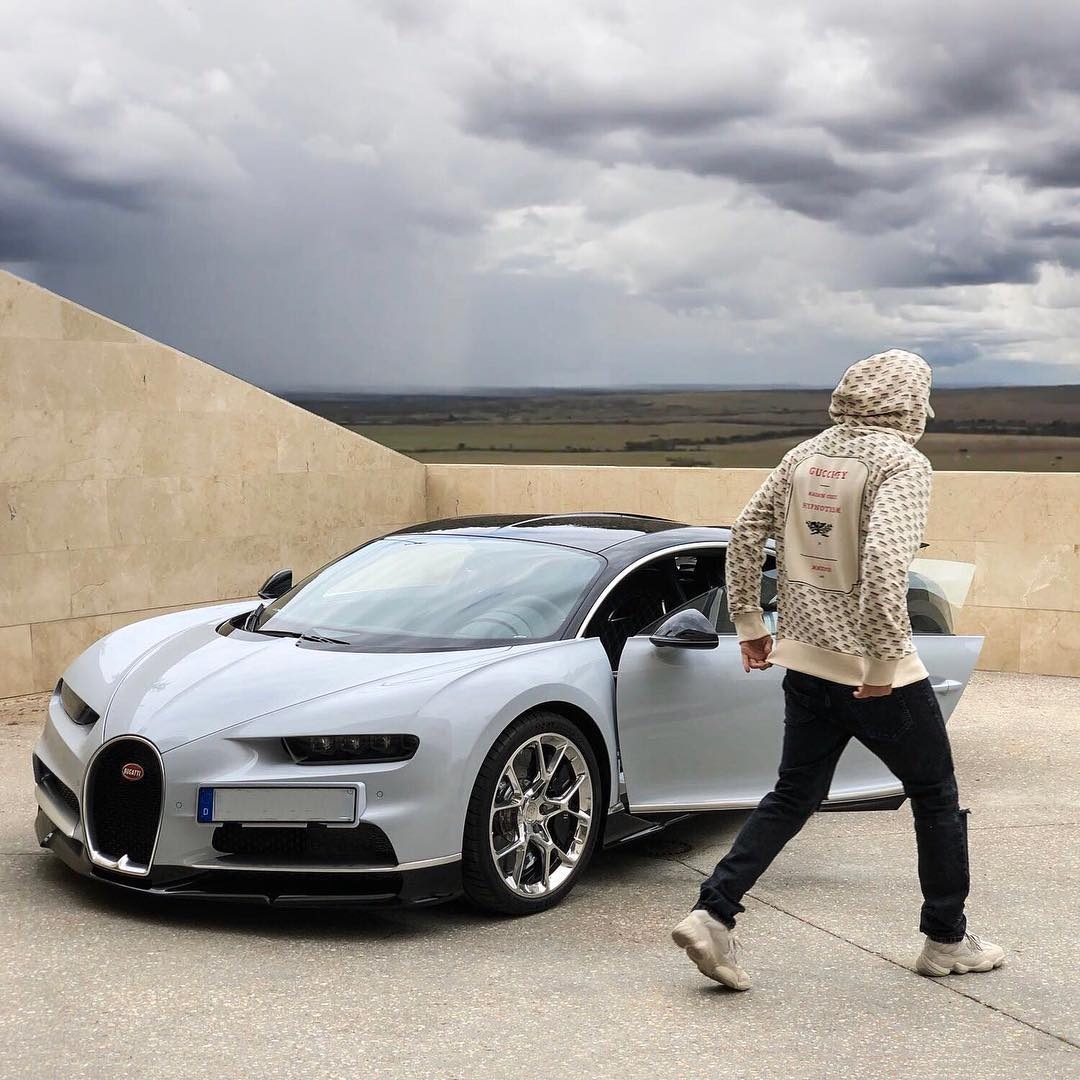 Dan sieu xe 8, 4 trieu USD cua Karim Benzema anh 6