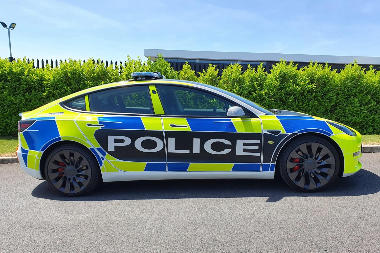 Canh sat Anh chuyen sang dung xe dien anh 2