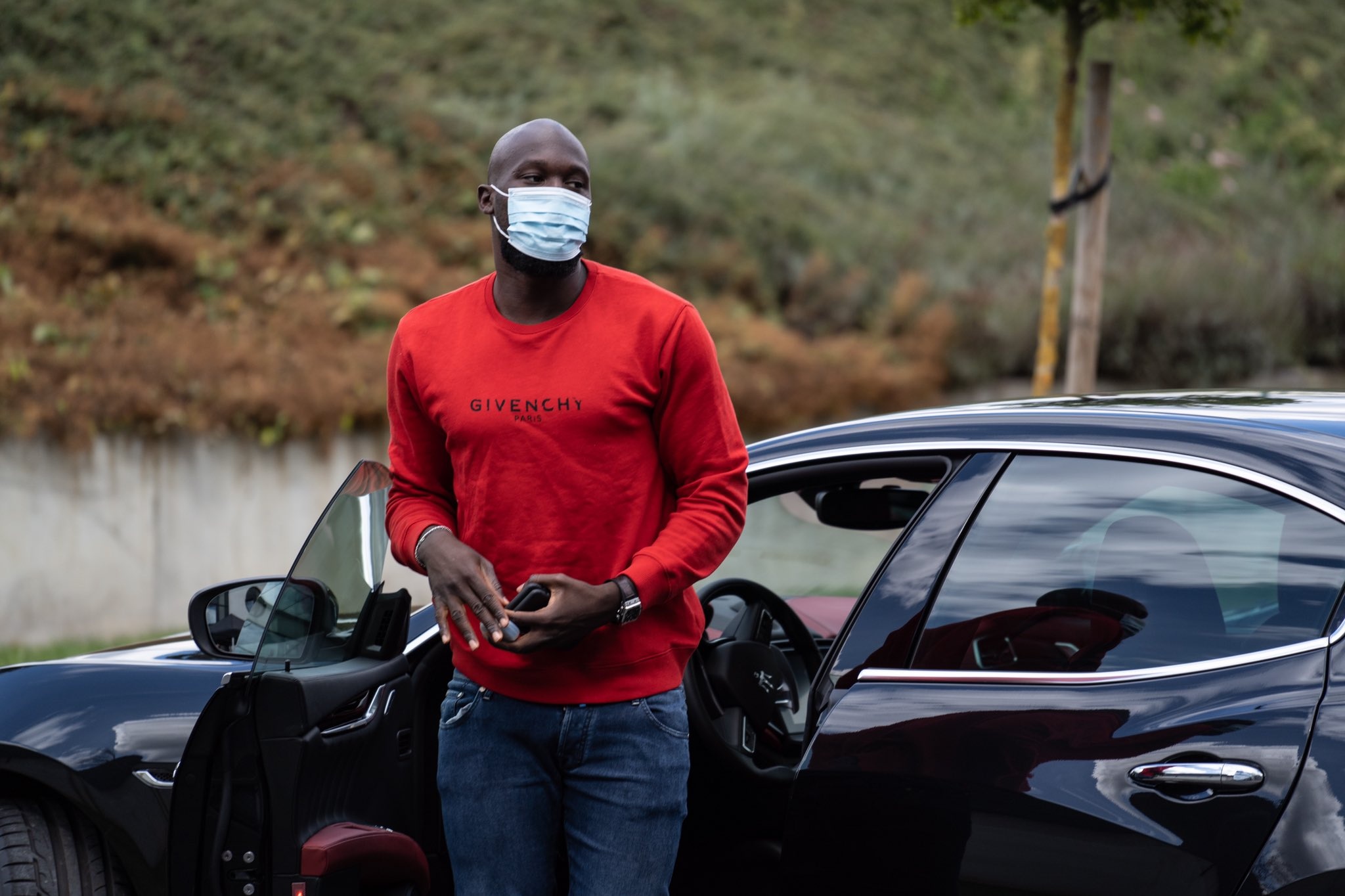 Dan xe trieu USD cua tien dao tuyen Bi Romelu Lukaku hinh anh