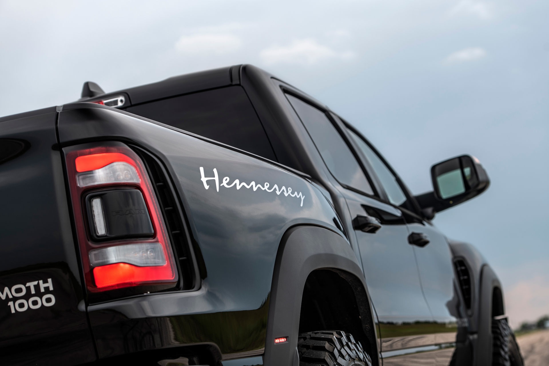 Hennessey Mammoth 1000 TRX là chiếc bán tải nhanh nhất thế giới ảnh 8 Hennessey Mammoth 1000 TRX la chiec ban tai nhanh nhat the gioi anh 8