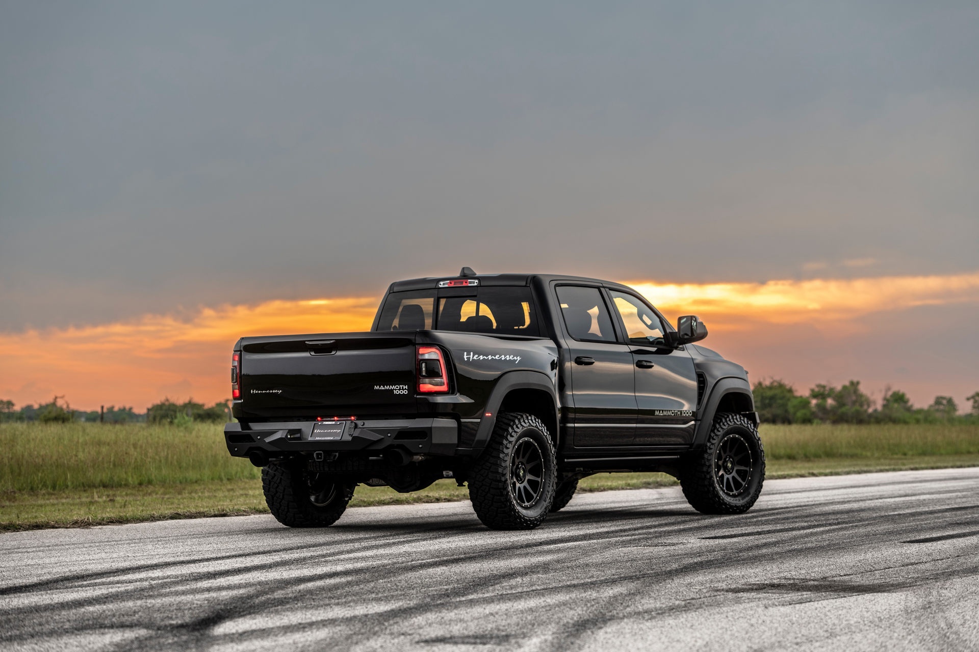 Hennessey Mammoth 1000 TRX la chiec ban tai nhanh nhat the gioi anh 2