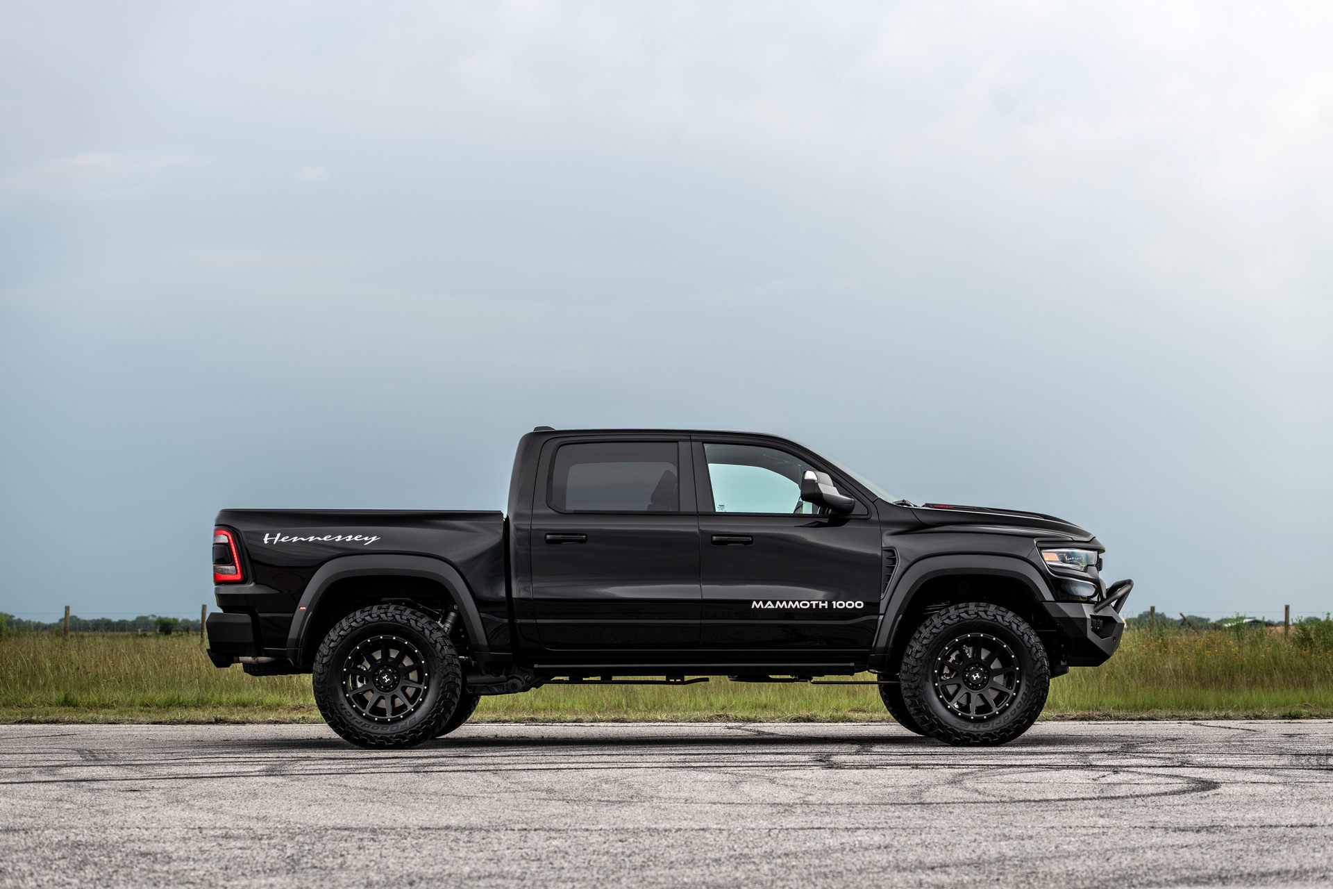 Hennessey Mammoth 1000 TRX la chiec ban tai nhanh nhat the gioi anh 10