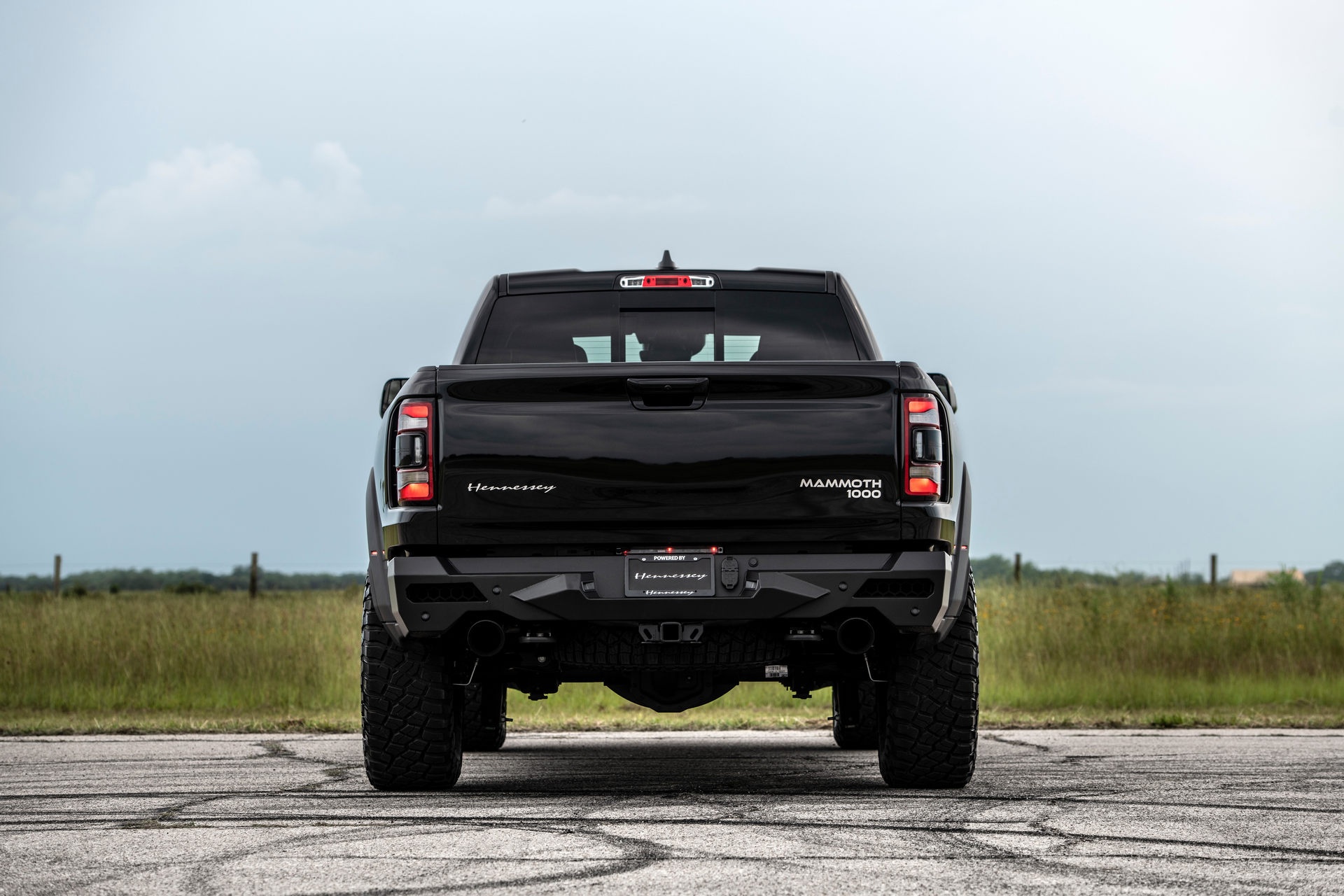 Hennessey Mammoth 1000 TRX là chiếc bán tải nhanh nhất thế giới ảnh 9 Hennessey Mammoth 1000 TRX la chiec ban tai nhanh nhat the gioi anh 9