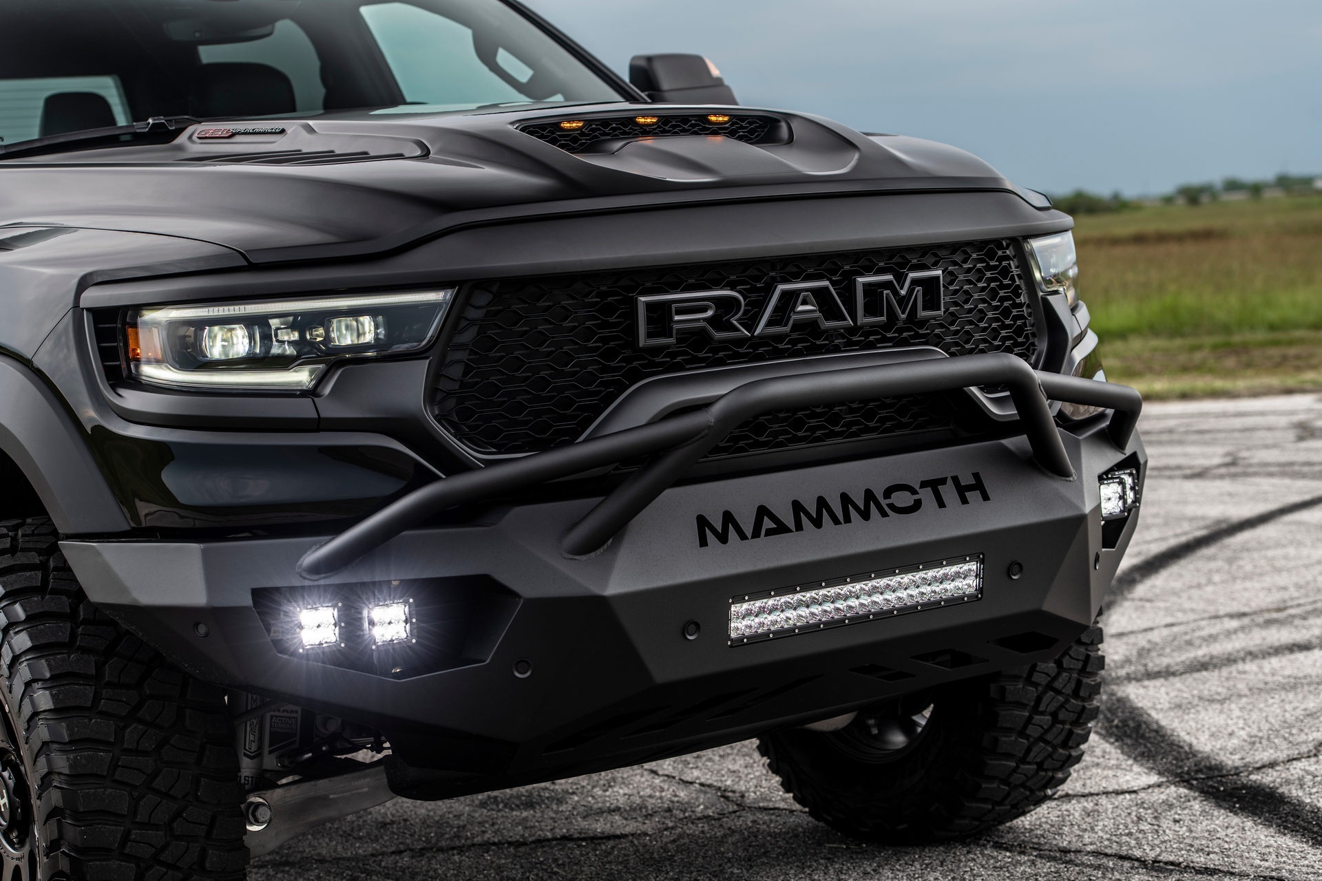 Hennessey Mammoth 1000 TRX là chiếc bán tải nhanh nhất thế giới ảnh 6 Hennessey Mammoth 1000 TRX la chiec ban tai nhanh nhat the gioi anh 6