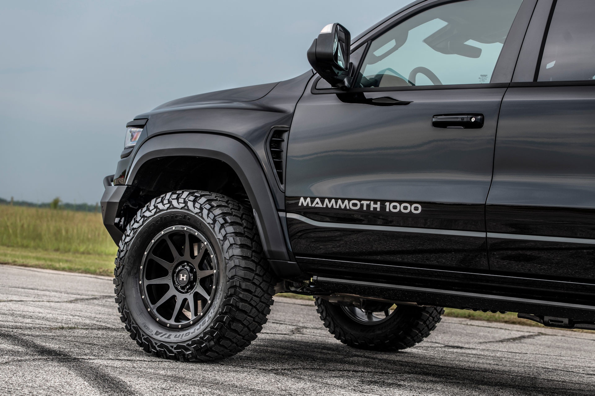 Hennessey Mammoth 1000 TRX là chiếc bán tải nhanh nhất thế giới ảnh 7 Hennessey Mammoth 1000 TRX la chiec ban tai nhanh nhat the gioi anh 7