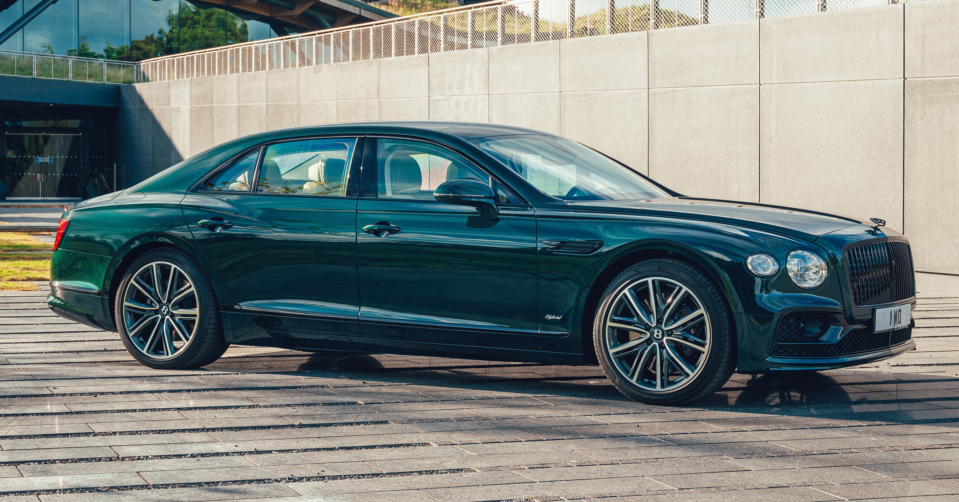 Bentley Flying Spur Hybrid voi dong co V6 manh hon phien ban V8 hinh anh