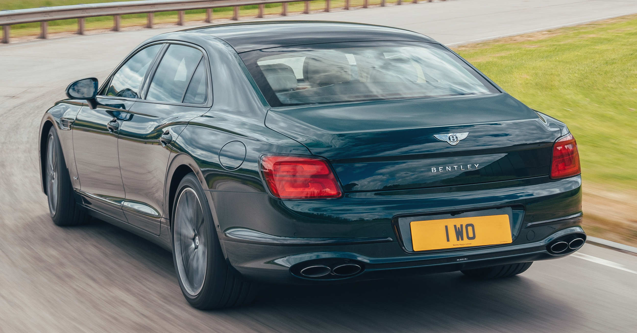 Bentley Flying Spur Hybrid ra mat anh 3