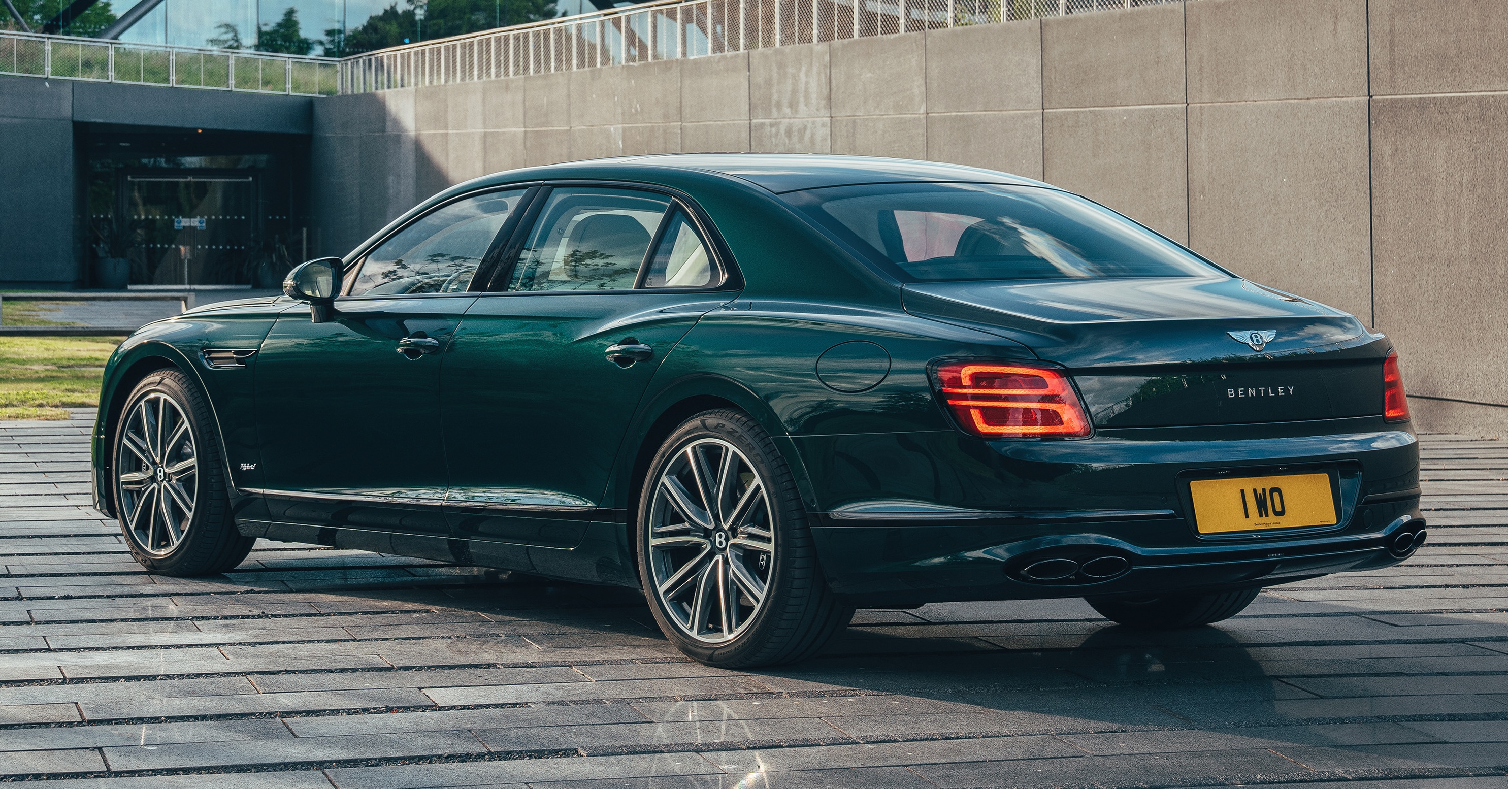 Bentley Flying Spur Hybrid ra mat anh 11