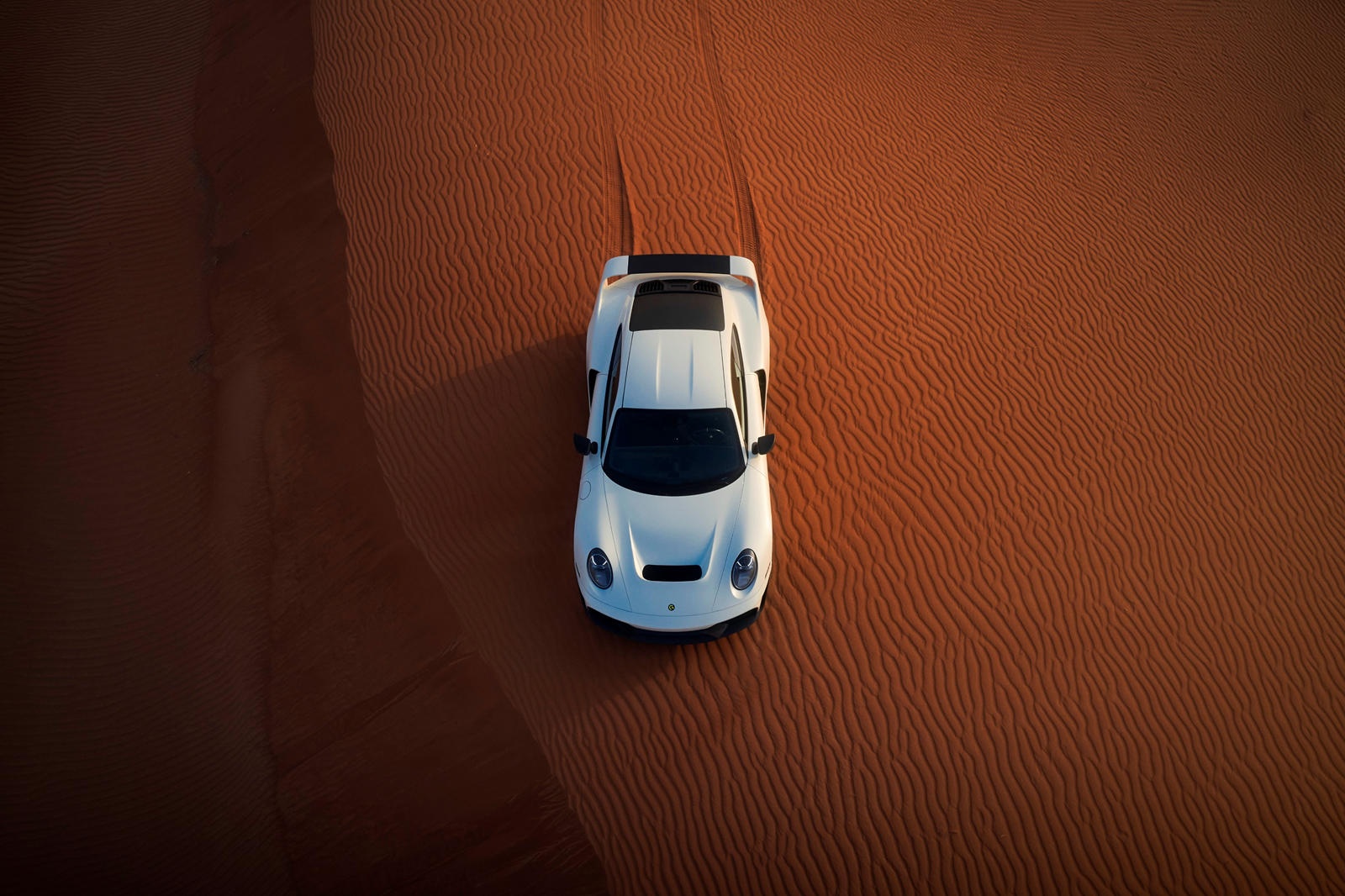 Siêu xe địa hình làm từ Porsche 911 có giá nửa triệu USD ảnh 2 Sieu xe dia hinh lam tu Porsche 911 co gia nua trieu USD anh 2