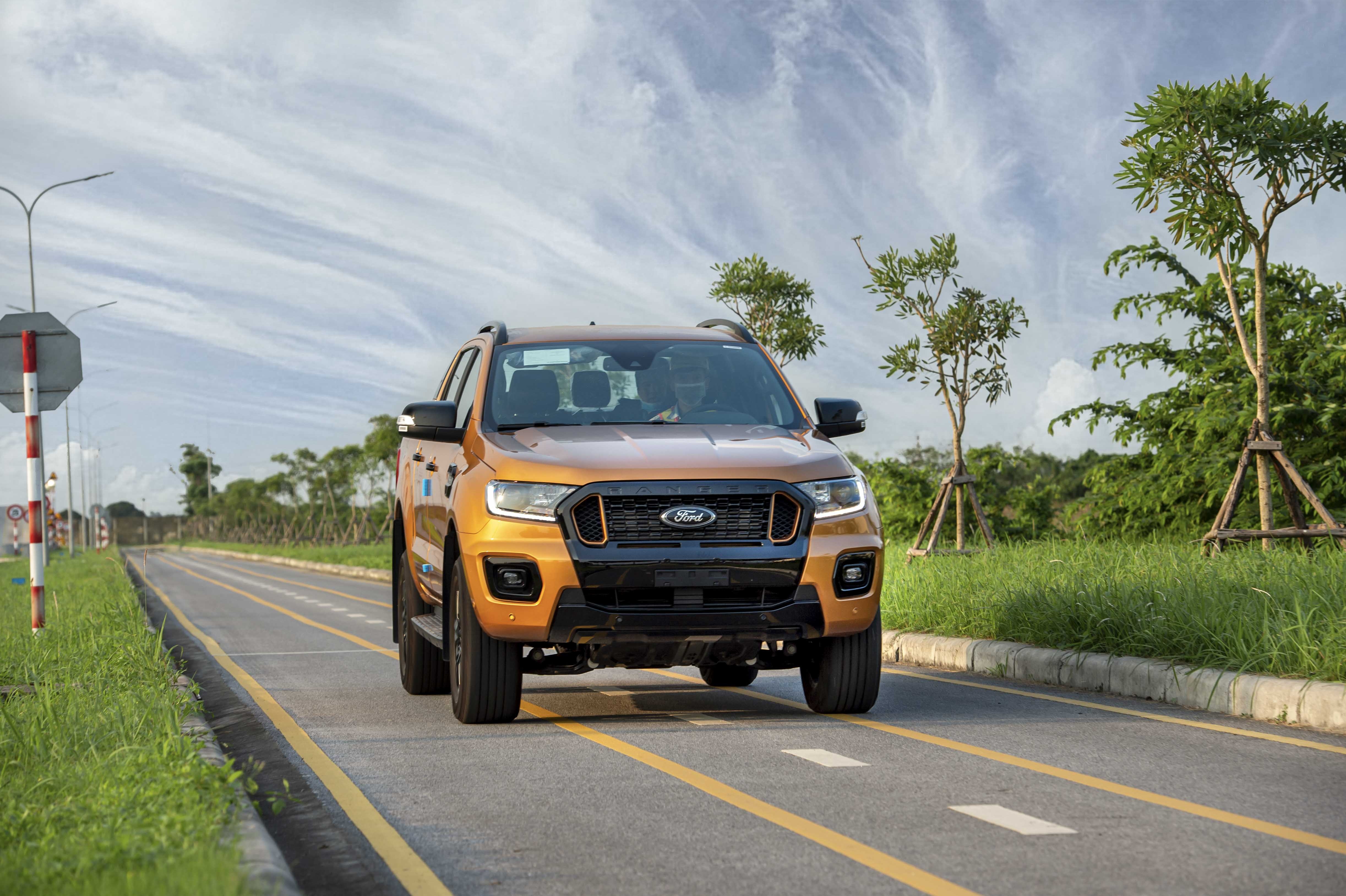 Ford Ranger 2021 lap rap tai Viet Nam ra mat, gia khong doi hinh anh