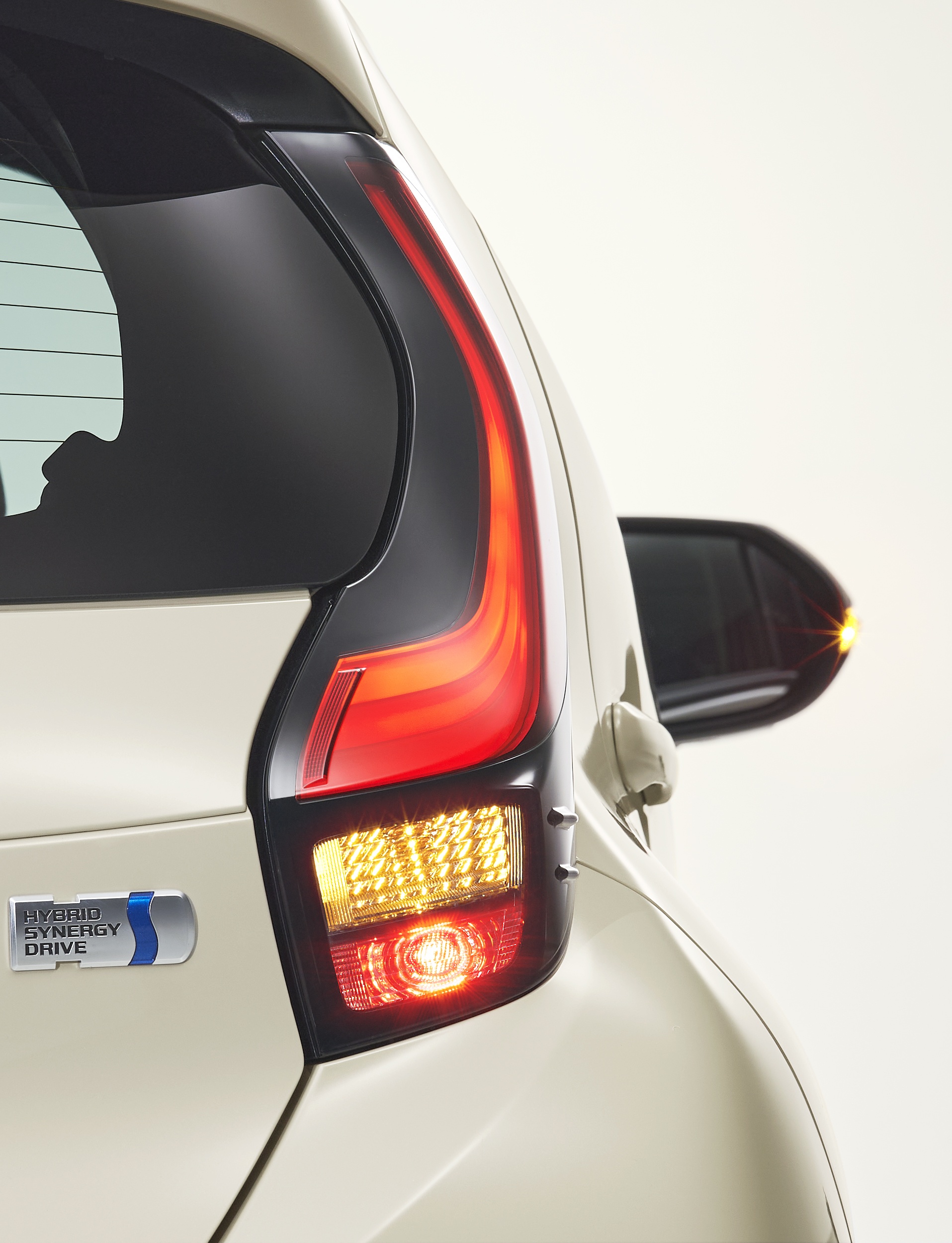 Toyota Prius c 2021 ra mắt ảnh 5 Toyota Prius c 2021 ra mat anh 5