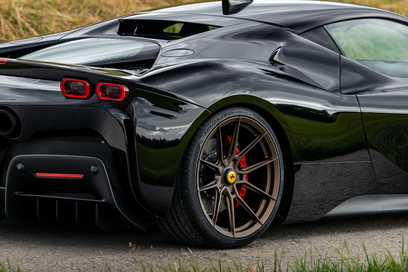 Bản độ Ferrari SF90 Stradale của Novitec mạnh 1.033 mã lực ảnh 9 Ban do Ferrari SF90 Stradale cua Novitec manh 1.033 ma luc anh 9
