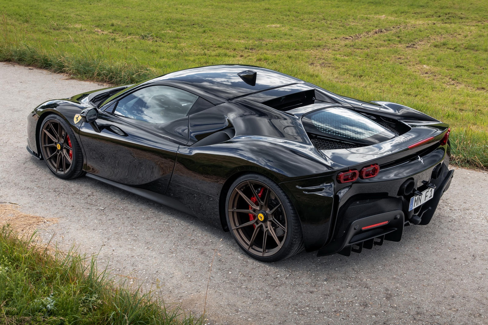 Bản độ Ferrari SF90 Stradale của Novitec mạnh 1.033 mã lực ảnh 6 Ban do Ferrari SF90 Stradale cua Novitec manh 1.033 ma luc anh 6