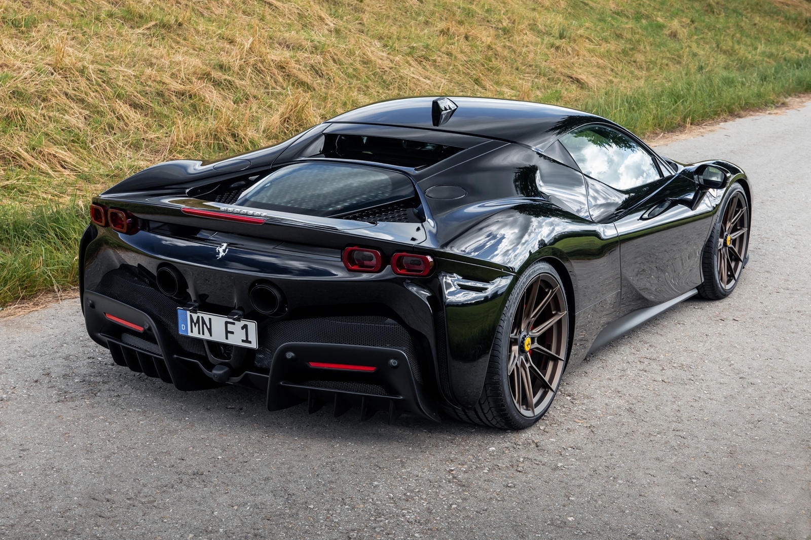 Bản độ Ferrari SF90 Stradale của Novitec mạnh 1.033 mã lực ảnh 2 Ban do Ferrari SF90 Stradale cua Novitec manh 1.033 ma luc anh 2