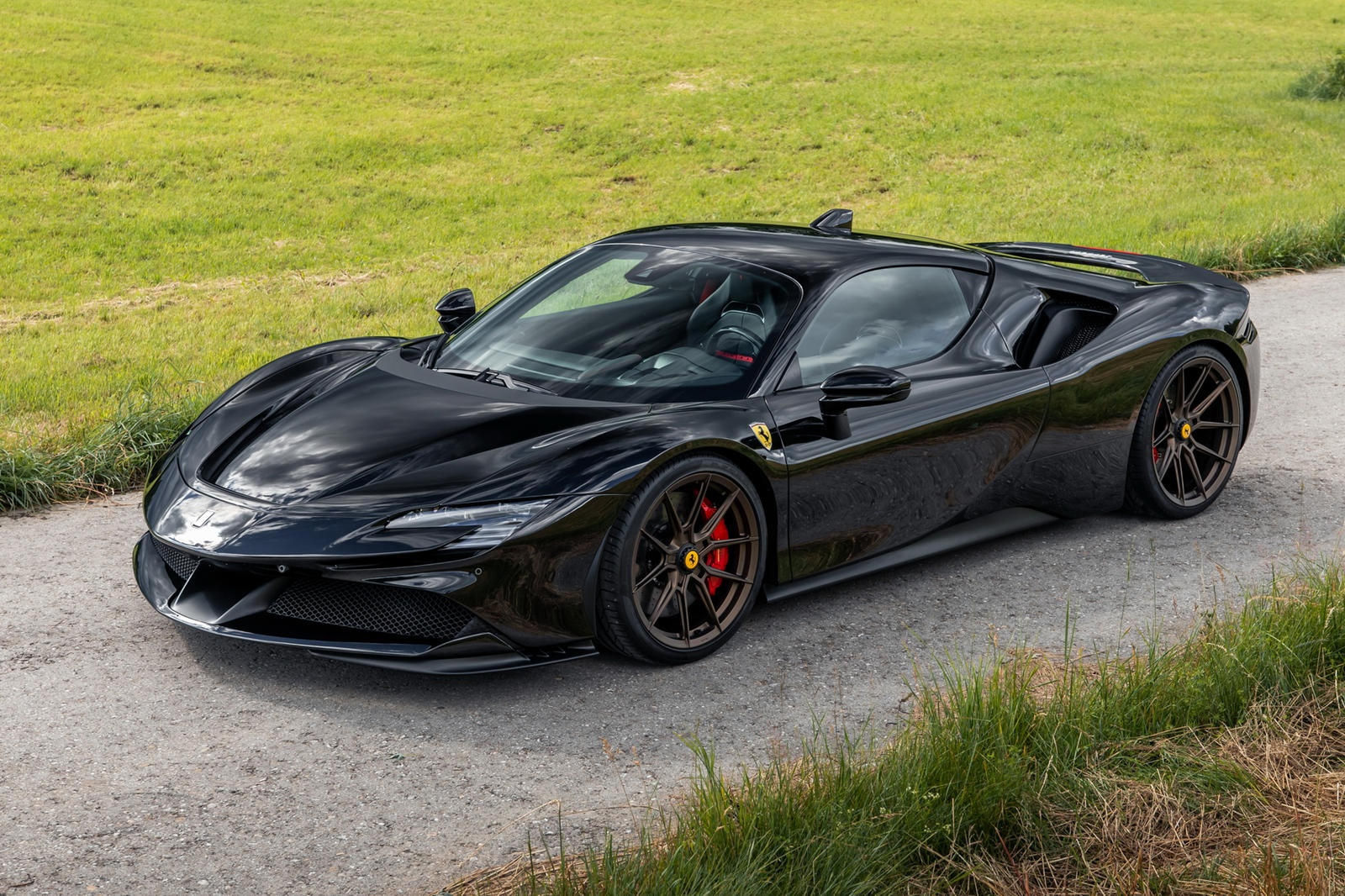 Bản độ Ferrari SF90 Stradale của Novitec mạnh 1.033 mã lực ảnh 7 Ban do Ferrari SF90 Stradale cua Novitec manh 1.033 ma luc anh 7