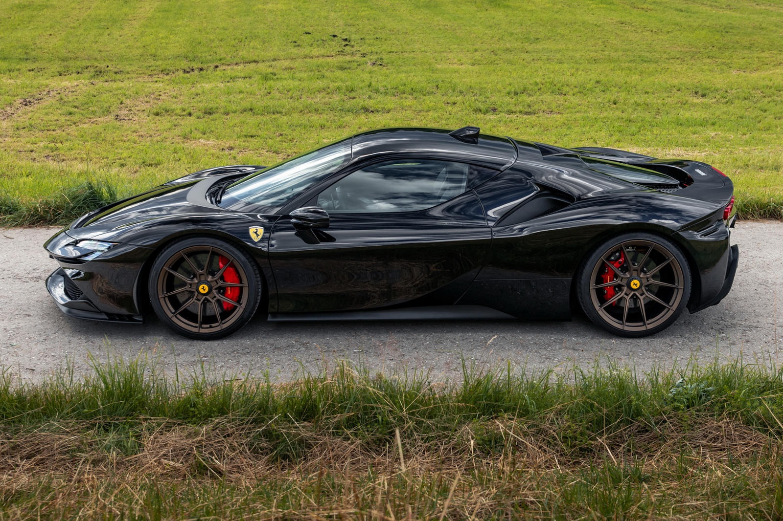 Bản độ Ferrari SF90 Stradale của Novitec mạnh 1.033 mã lực ảnh 4 Ban do Ferrari SF90 Stradale cua Novitec manh 1.033 ma luc anh 4