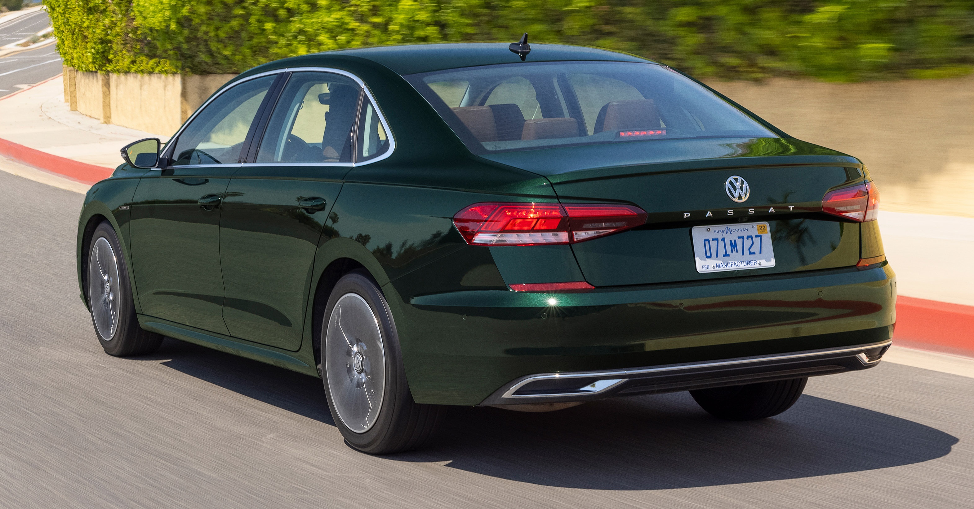 Volkswagen Passat Limited Edition 2022 ra mat anh 2