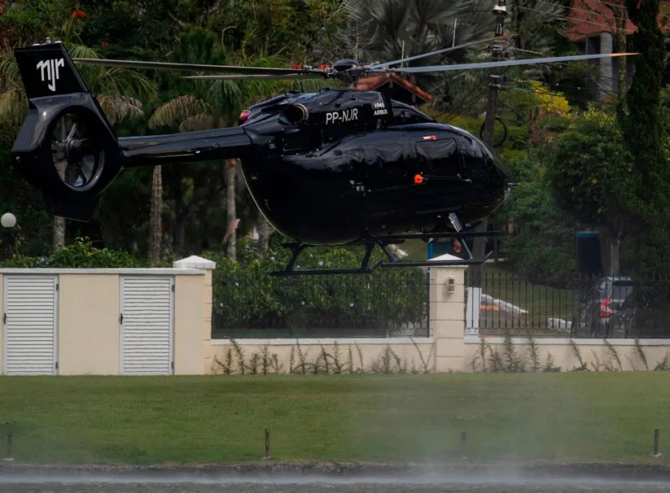 Chiec truc thang Mercedes-Benz Airbus H-145 cua Neymar anh 3