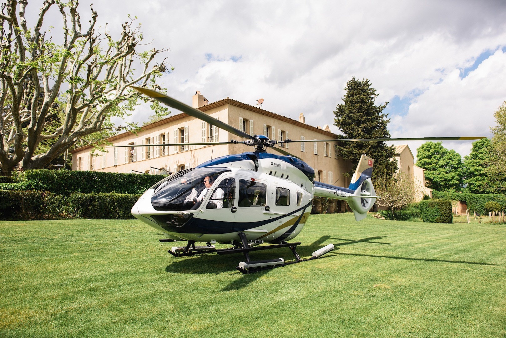 Chiec truc thang Mercedes-Benz Airbus H-145 cua Neymar anh 4