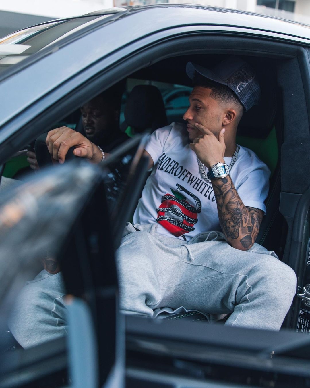 Luong 350.000 bang/tuan,  Jadon Sancho co the mua sieu xe gi? anh 2