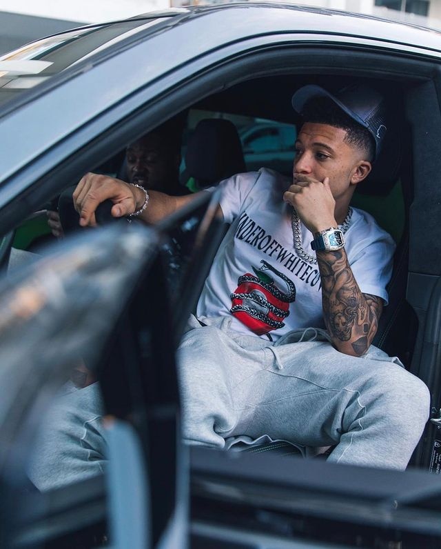 Luong 350.000 bang/tuan,  Jadon Sancho co the mua sieu xe gi? anh 3