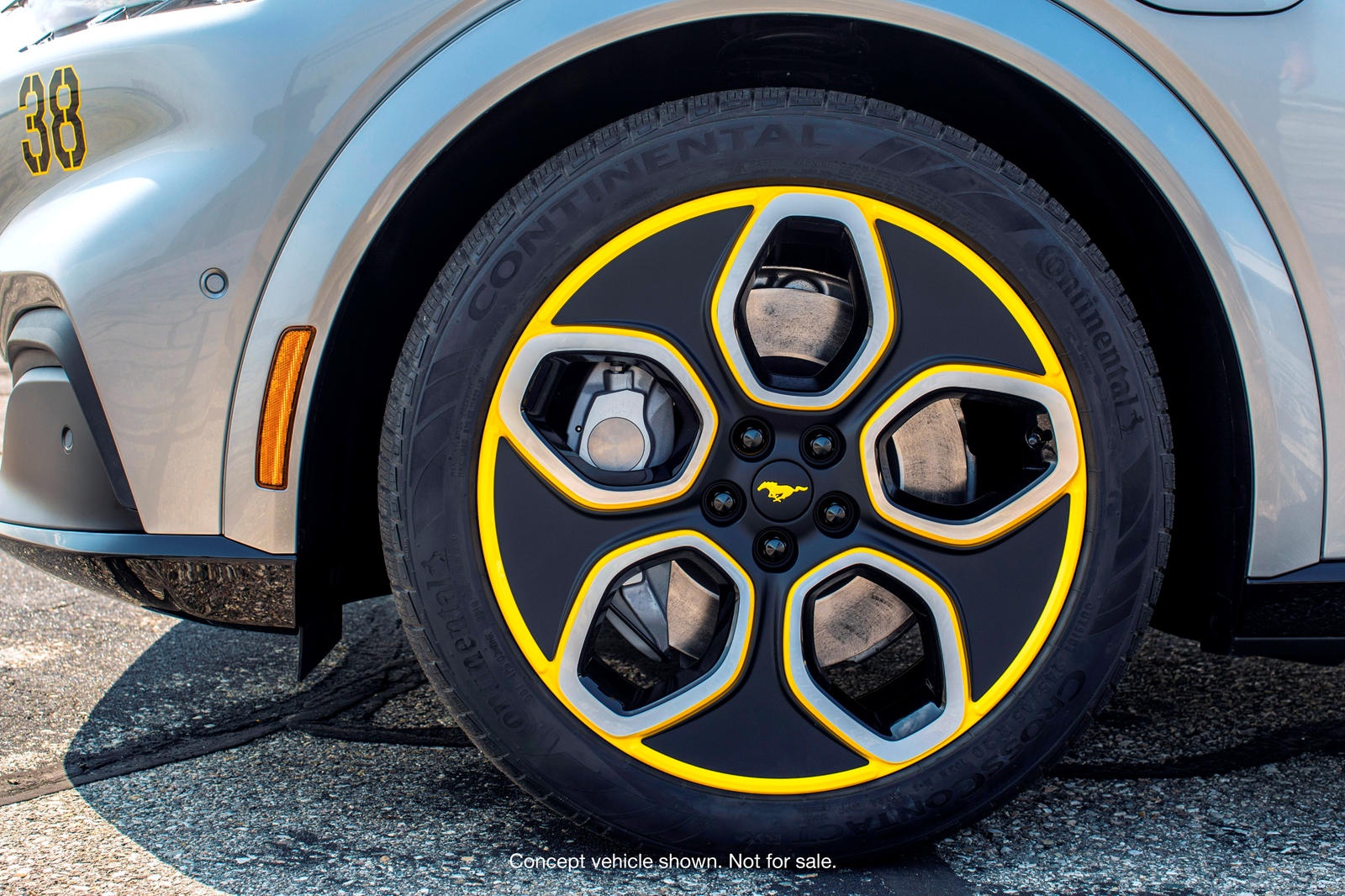 Phien ban Ford Mustang-E doc nhat the gioi ra mat anh 3