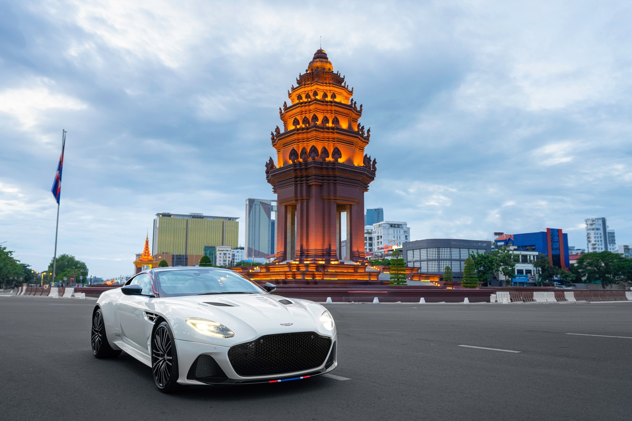 Aston Martin DBS Superleggera Concorde ra mat tai Campuchia anh 1