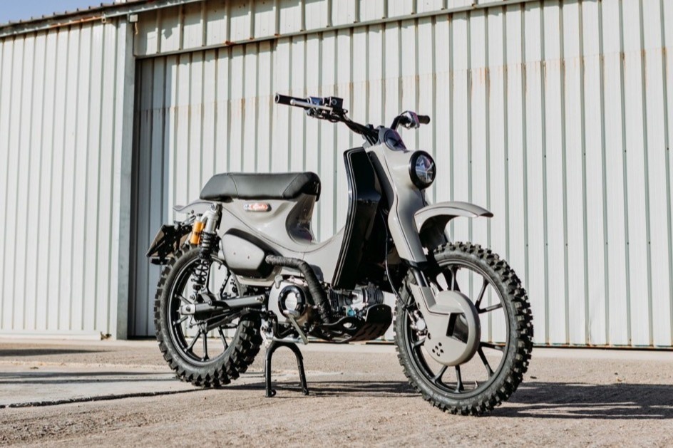 Honda Cub C125 do theo phong cach xe dia hinh hinh anh