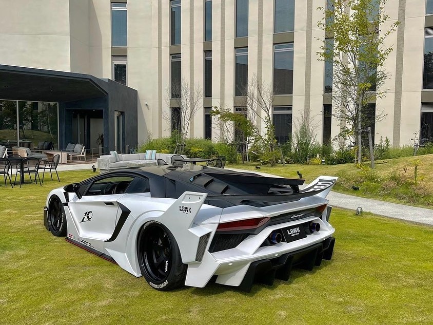 Goi do Liberty Walk cuoi cung cua dong Lamborghini Aventador anh 8
