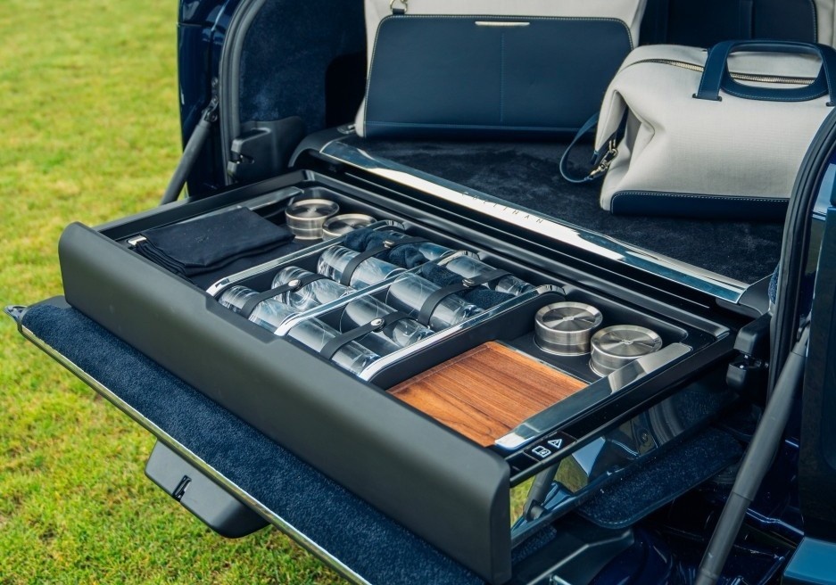 Rolls-Royce Cullinan voi goi nang cap da ngoai kieu sieu giau hinh anh