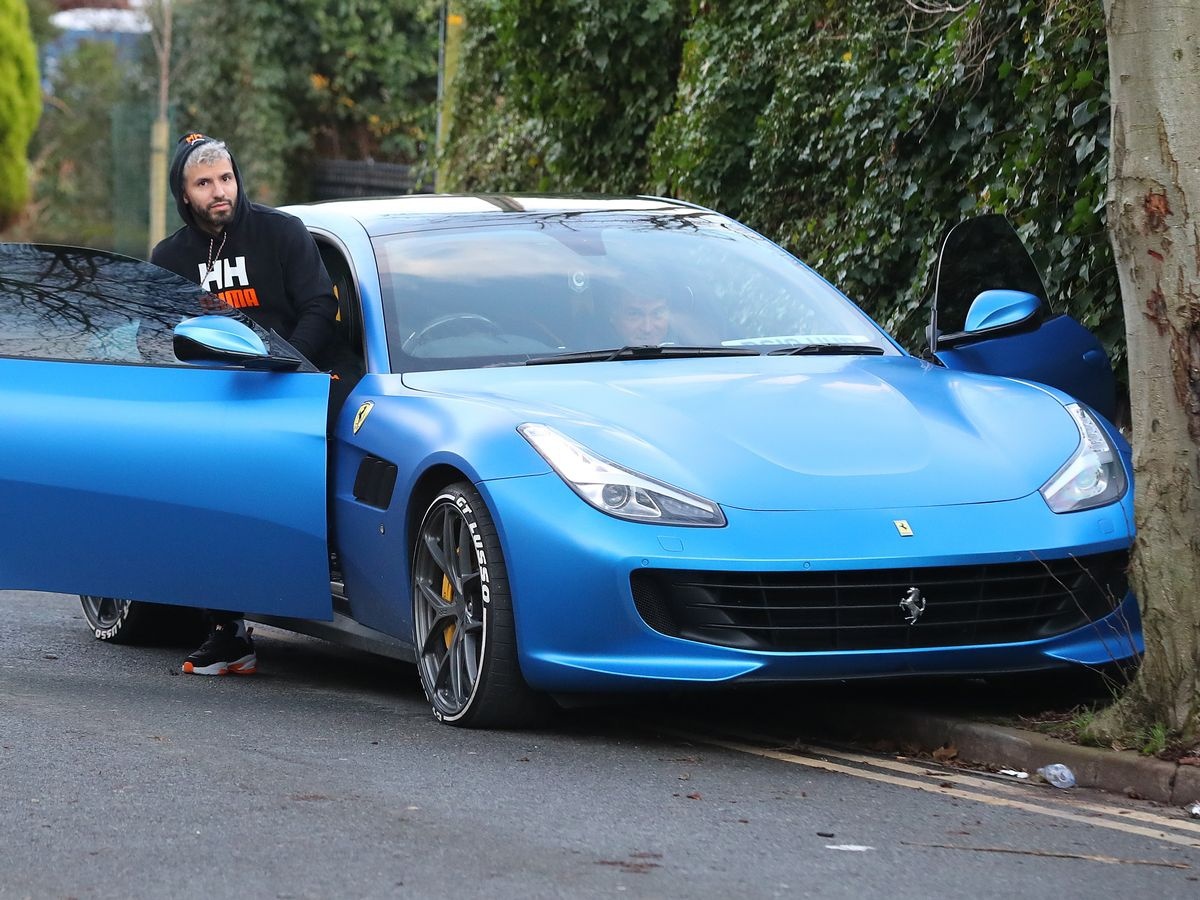 Aguero chi 500.000 USD mua Ferrari SF90 Stradale anh 7