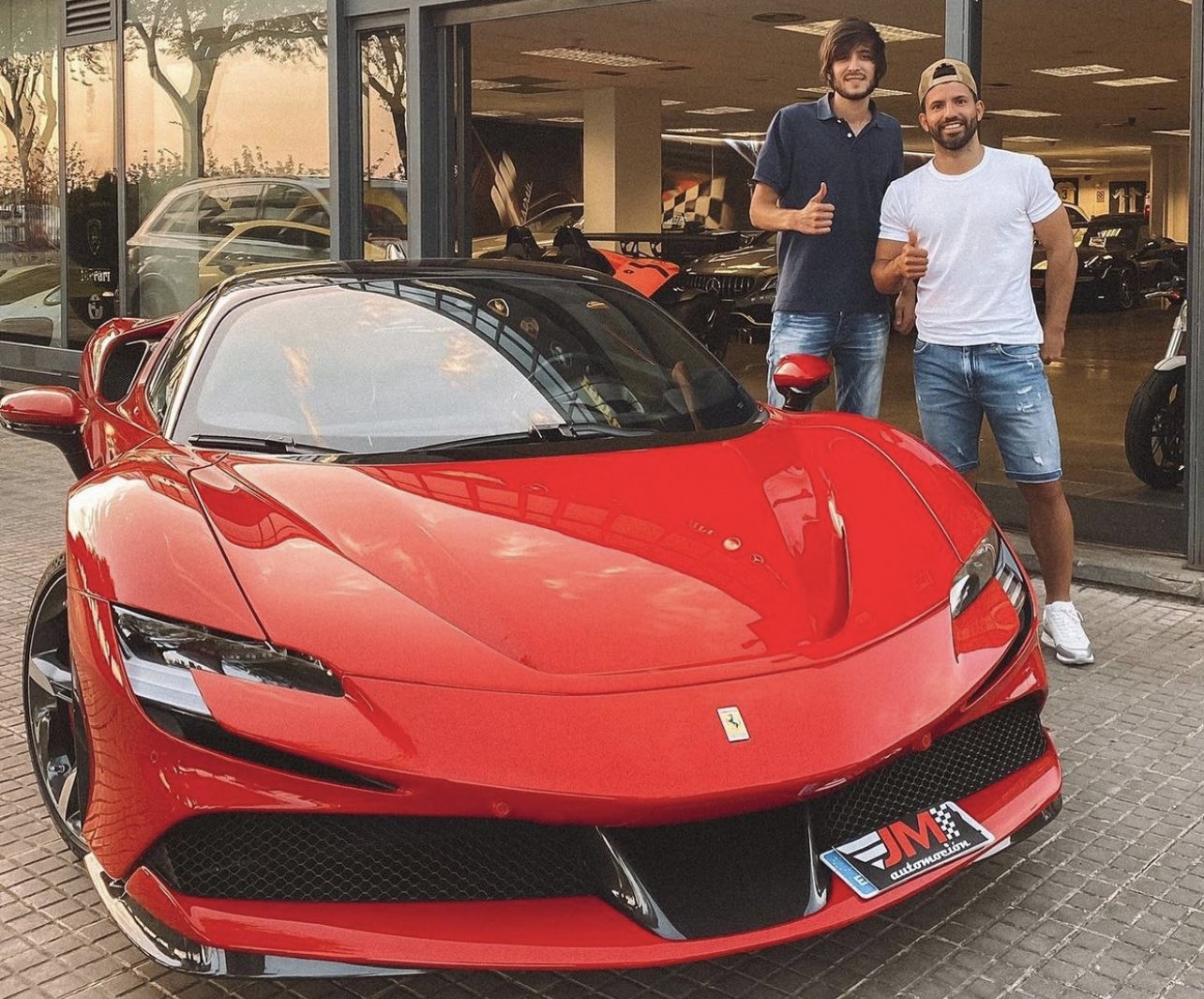 Sergio Aguero bo sung Ferrari SF90 Stradale vao bo suu tap sieu xe hinh anh