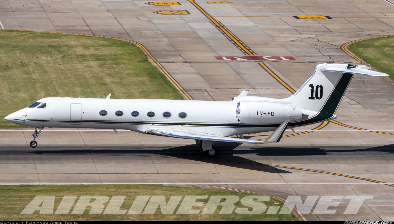 May bay tri gia 16, 6 trieu USD cua Messi anh 3