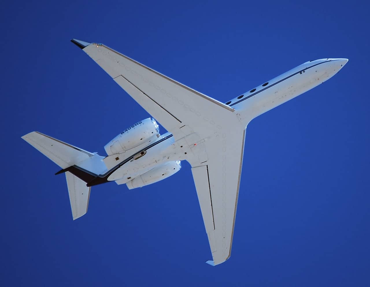 May bay tri gia 16, 6 trieu USD cua Messi anh 5