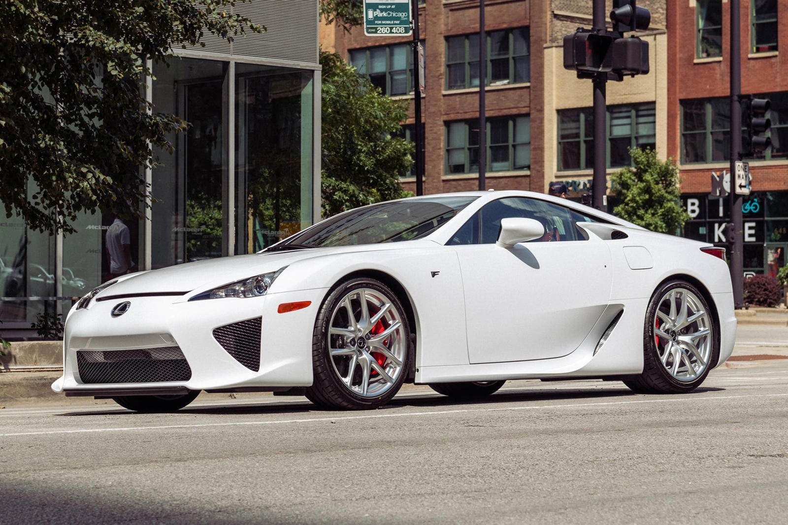Sieu xe hang hiem Lexus LFA con nhu moi duoc ban dau gia hinh anh
