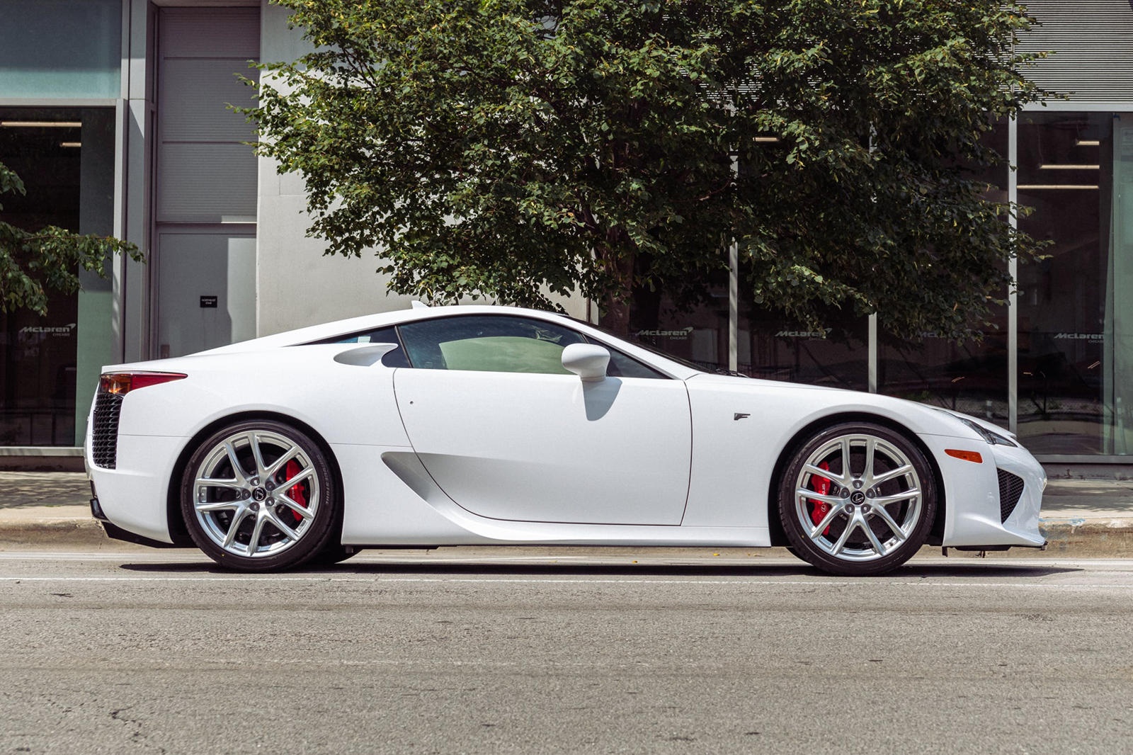 Sieu xe hang hiem Lexus LFA duoc rao ban anh 8