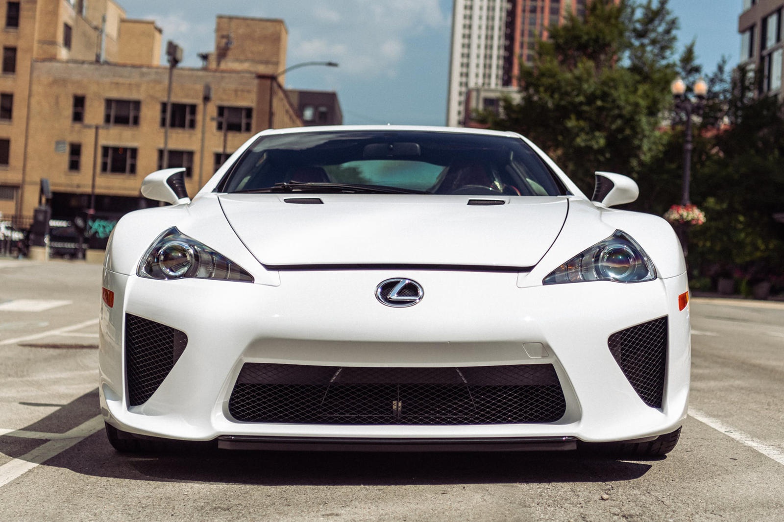 Sieu xe hang hiem Lexus LFA duoc rao ban anh 9