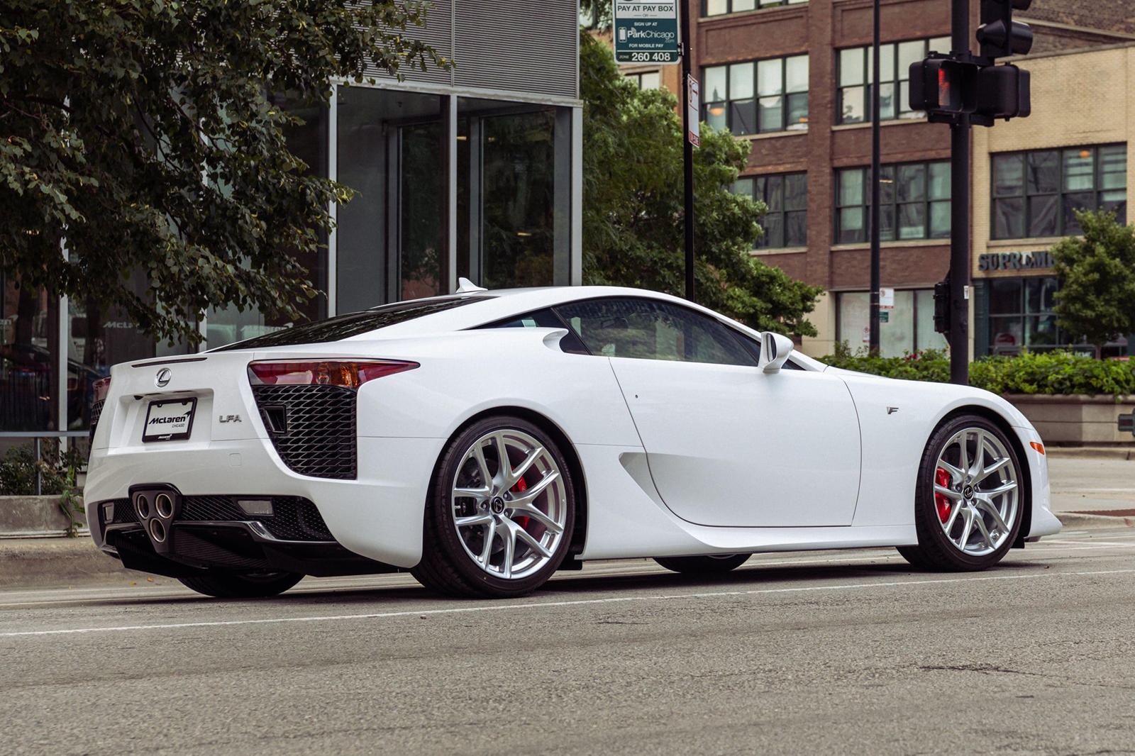 Sieu xe hang hiem Lexus LFA duoc rao ban anh 6