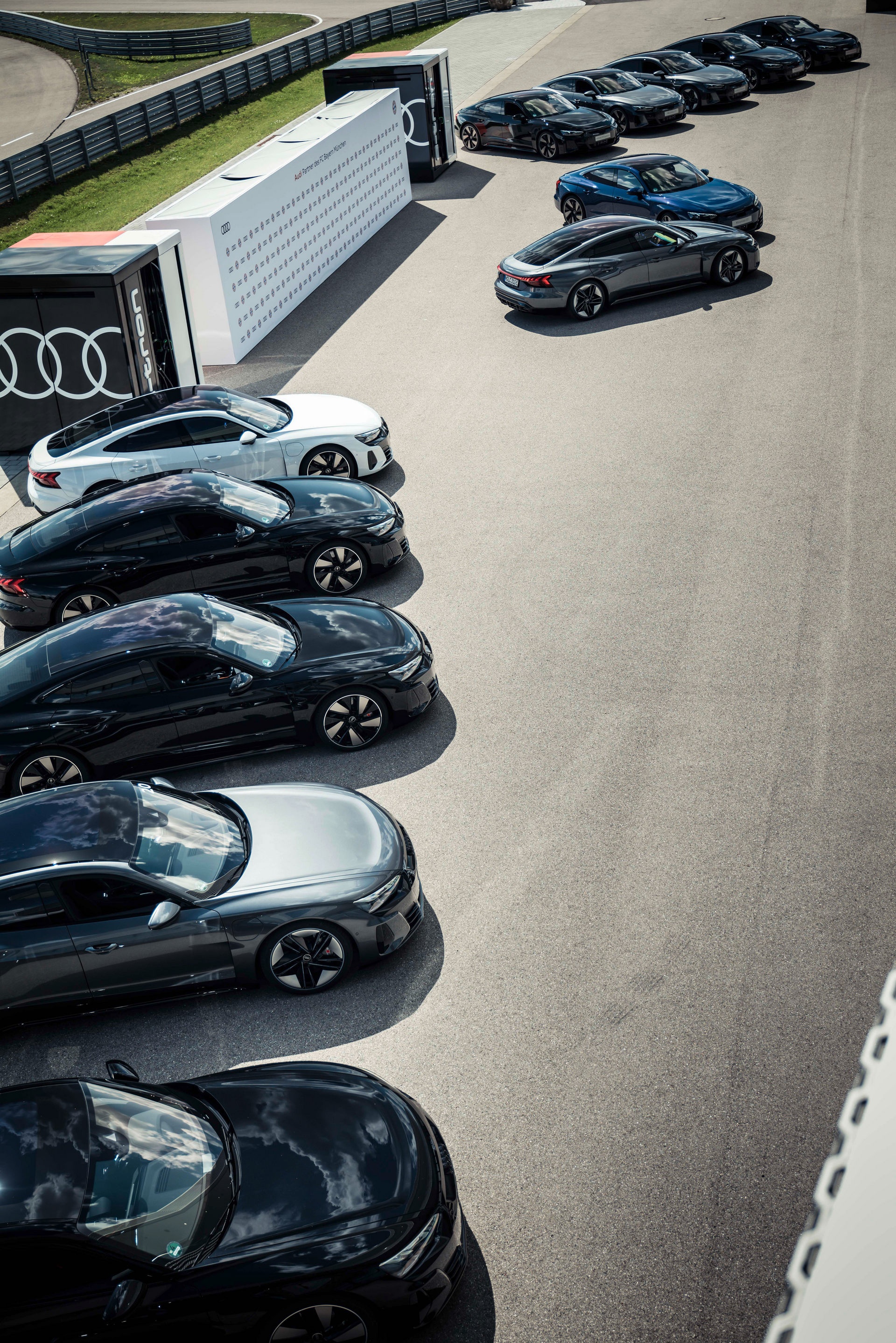 Audi tang xe dien cho cau thu CLB Bayern Munich anh 3