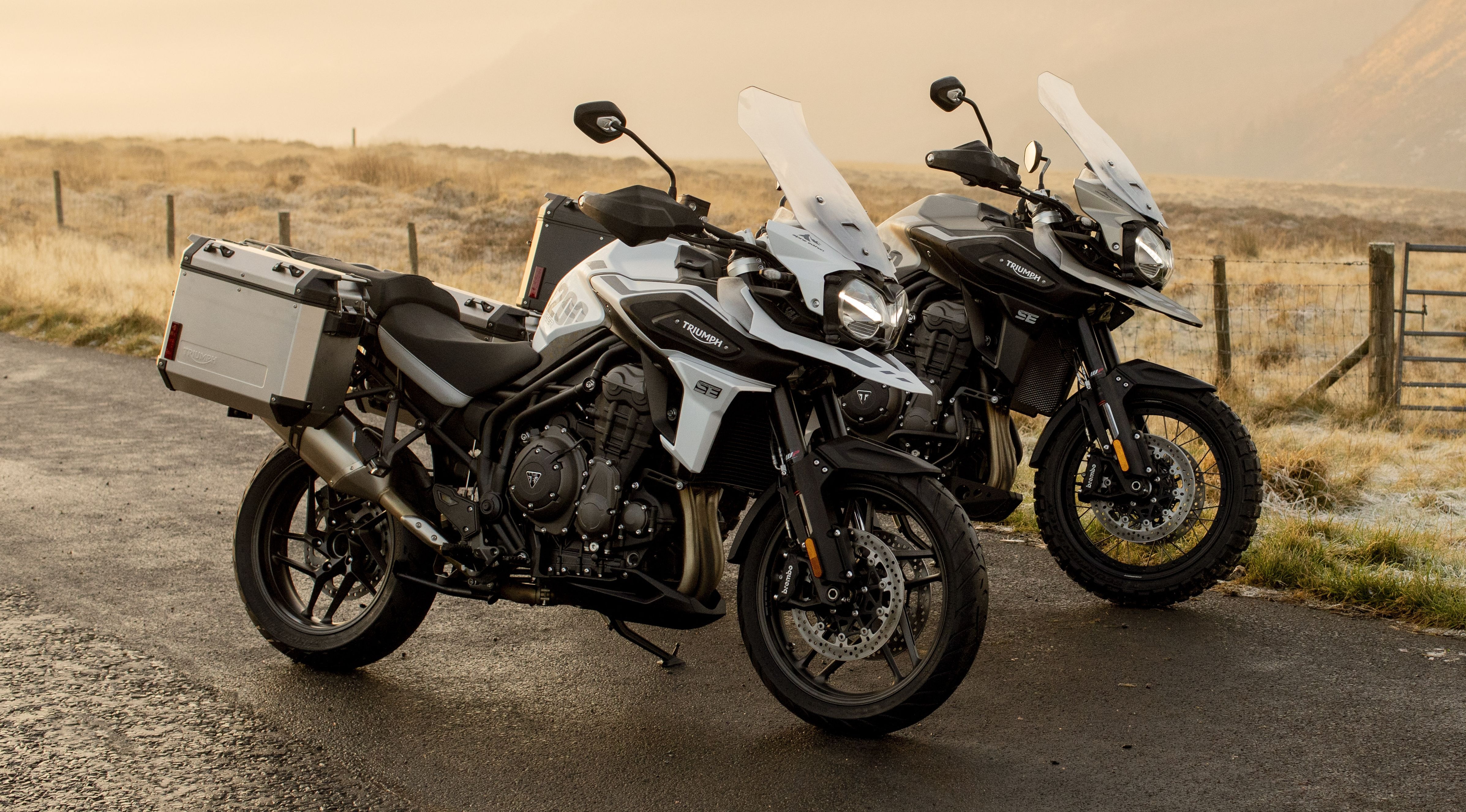 Moto dia hinh Triumph Tiger 1200 co them 2 phien ban dac biet hinh anh