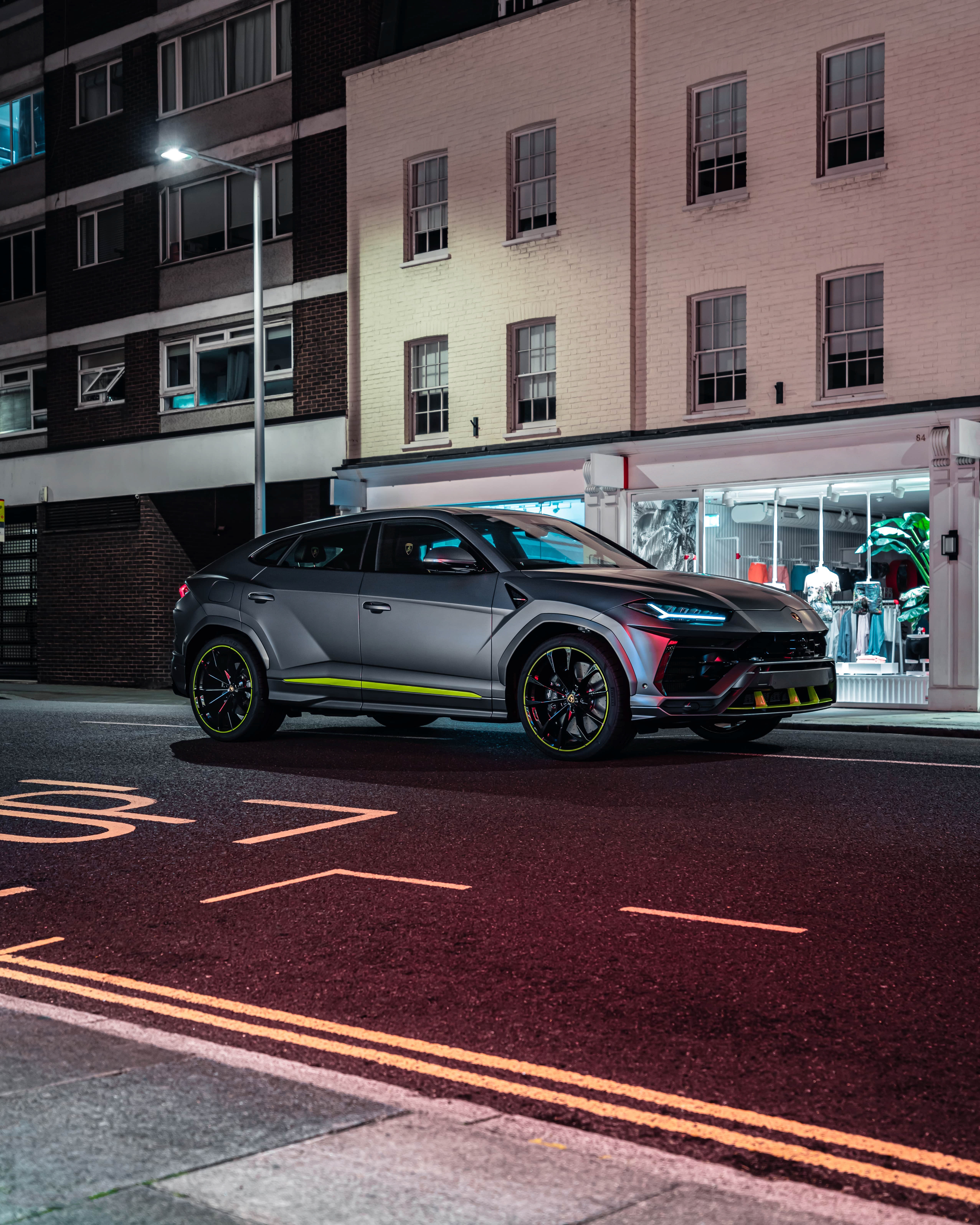 Lamborghini Urus thu 15.000 co mau dac biet anh 8