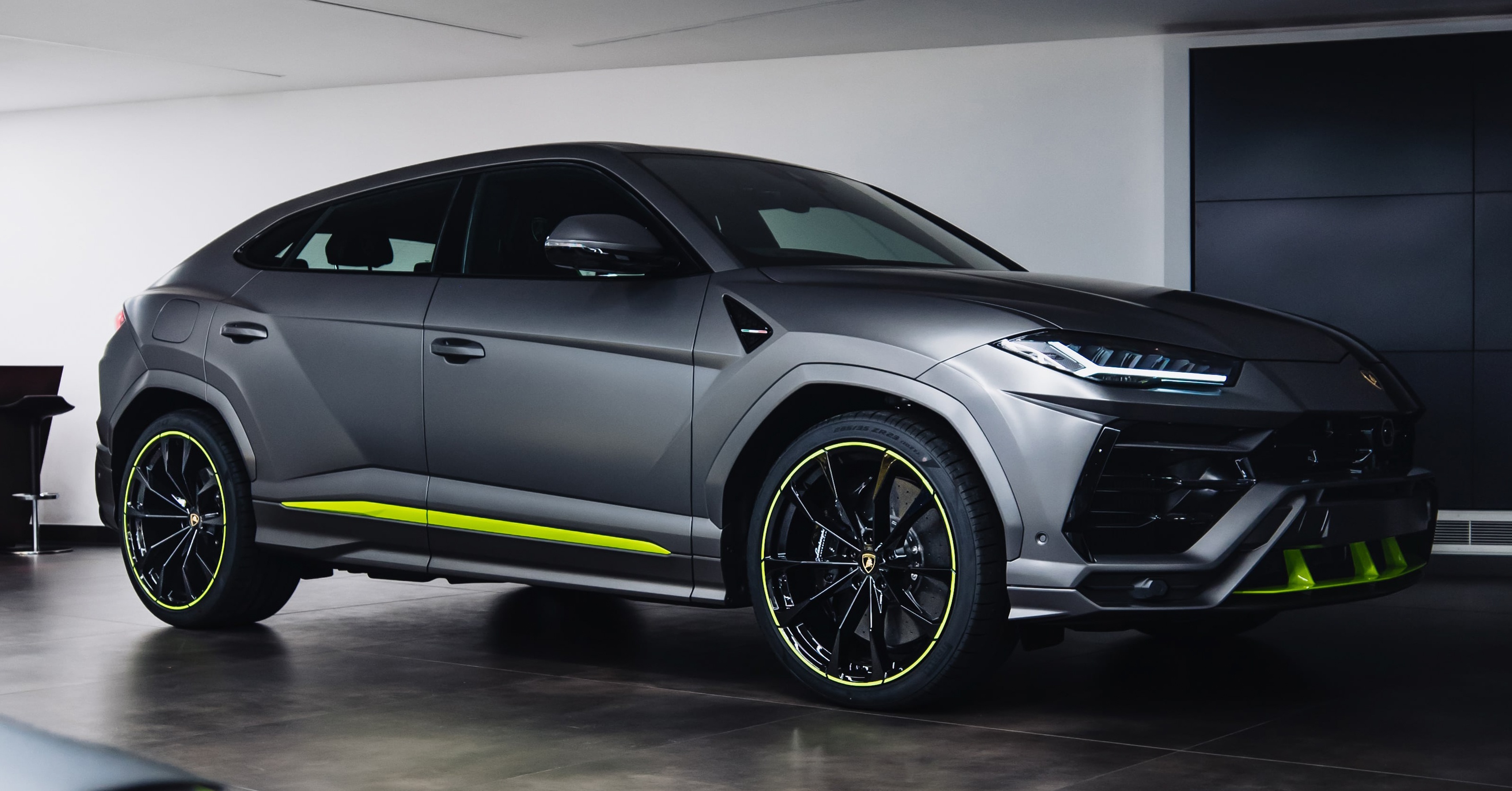 Lamborghini Urus thu 15.000 co mau dac biet anh 1