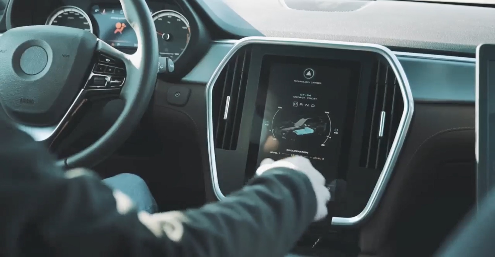 Xe dien giong VinFast Lux SA duoc thu nghiem tai Ao anh 3