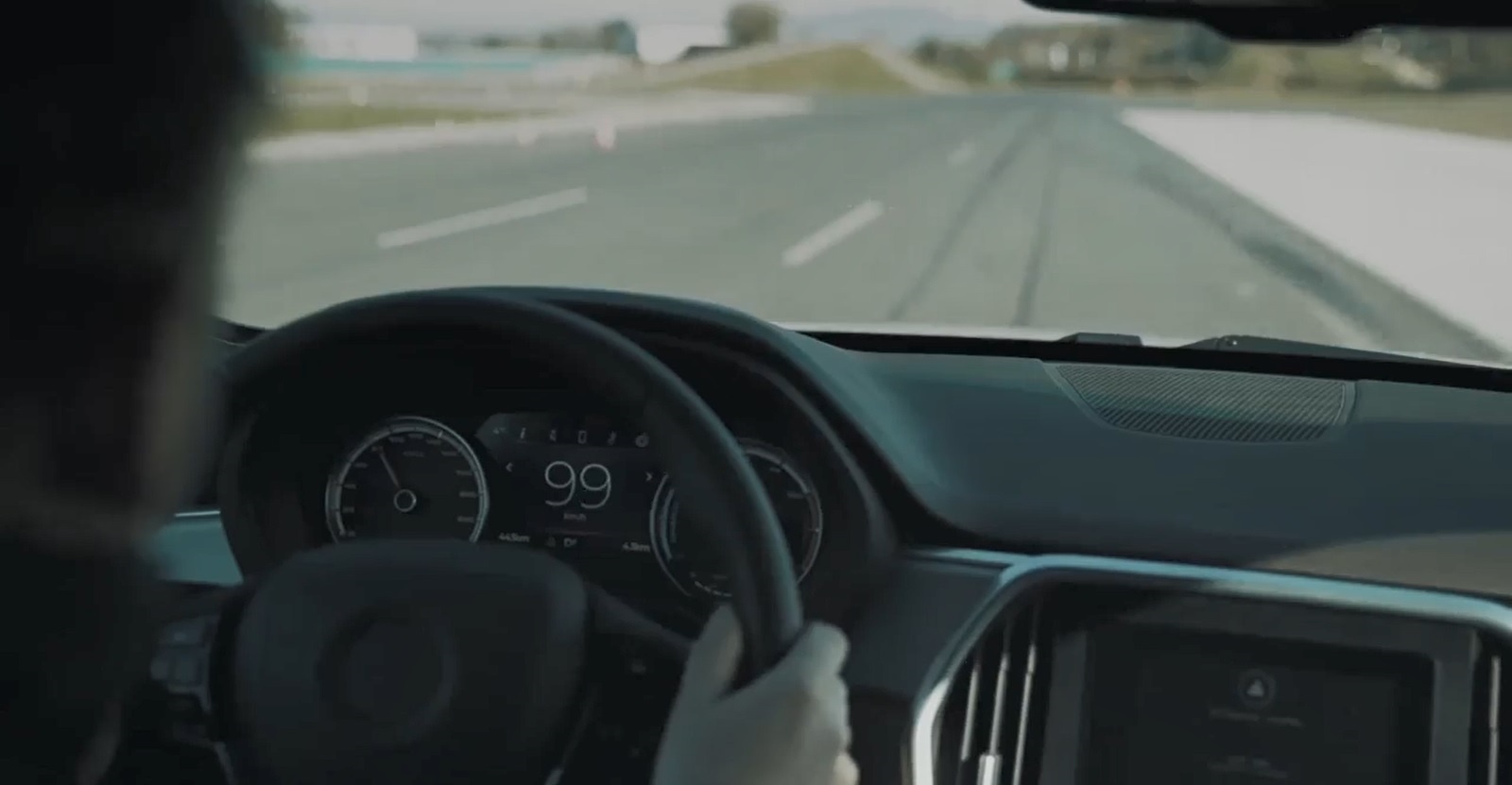 Xe dien giong VinFast Lux SA duoc thu nghiem tai Ao anh 4