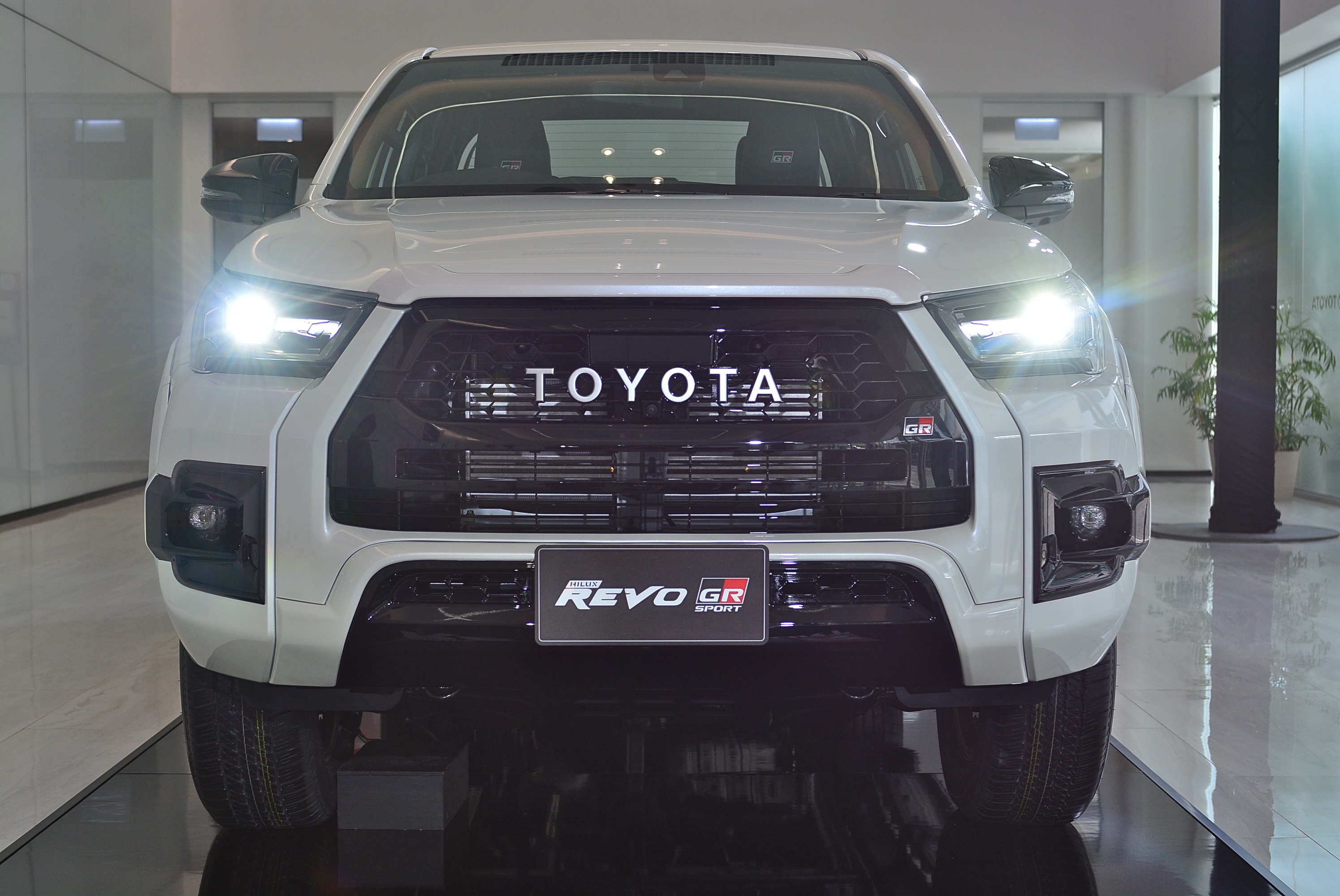 Toyota Hilux GR-Sport 2021 ra mat tai Thai Lan anh 4